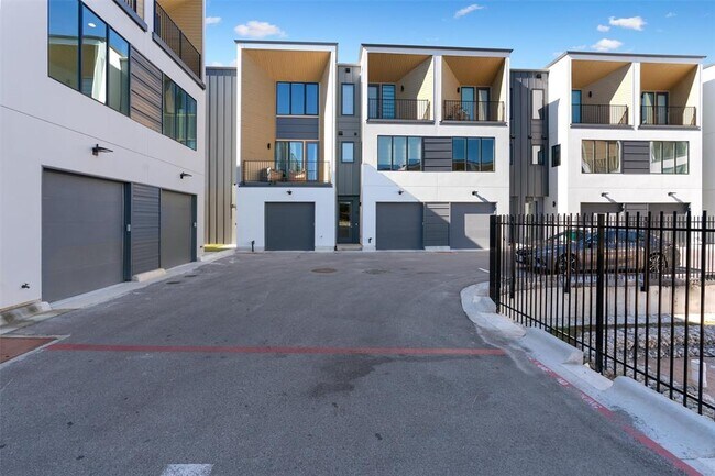 Foto del edificio - 6020 Springdale Rd