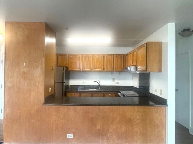 Foto del edificio - Upgraded 2 Bedroom / 1 Bath at the Iolani Regent