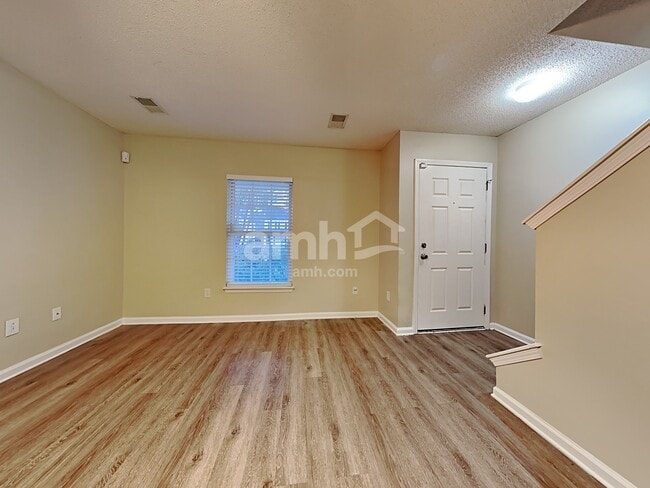 Foto del edificio - 8788 Red Oak Dr