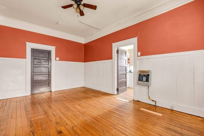 Building Photo - 622 4th St S