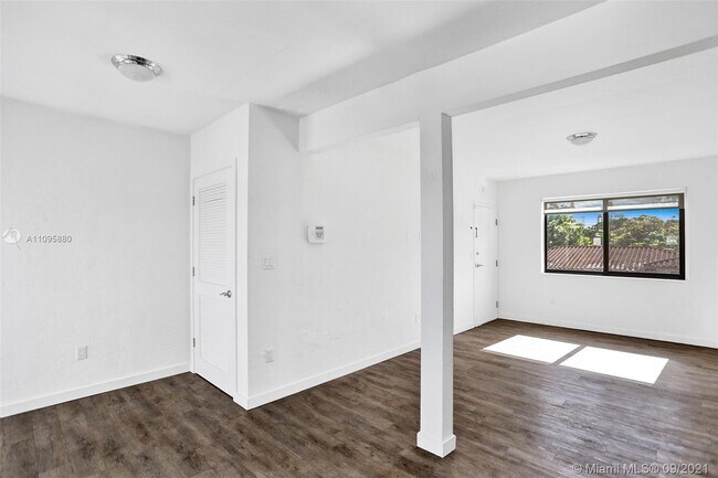 Building Photo - 1440 S Le Jeune Rd