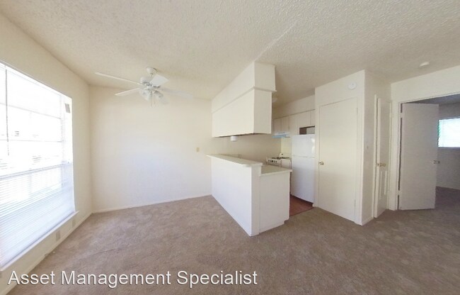 Building Photo - 435 N Comanche St