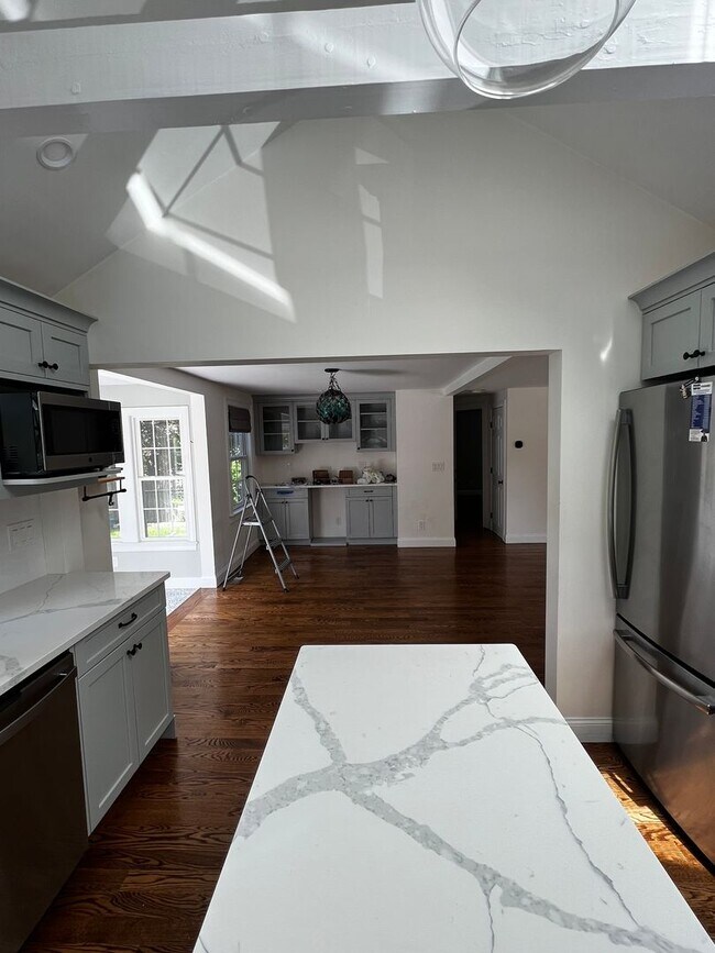 Foto del edificio - Gorgeous Newton Highlands Single Family 5 Bed/2 Bath for August, 2026