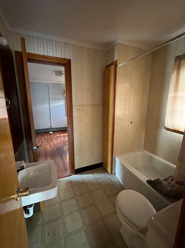 Bathroom - 13 Academy Street