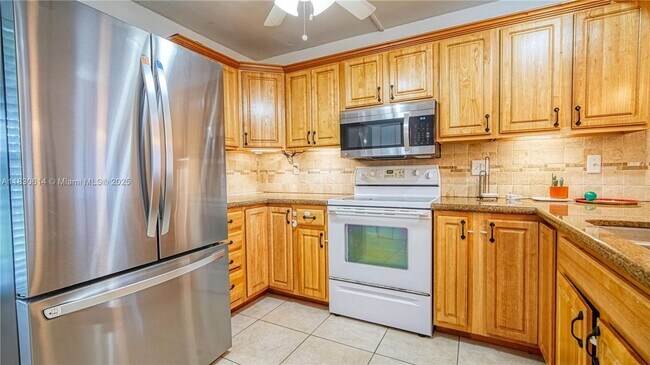 Building Photo - 11101 SW 15th Manor