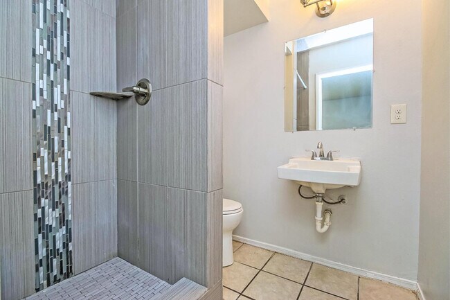 Foto del edificio - 555 W Rio Salado Pkwy
