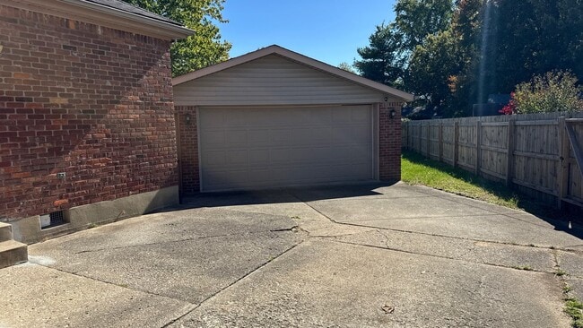 Foto del edificio - 8203 Rochelle Rd