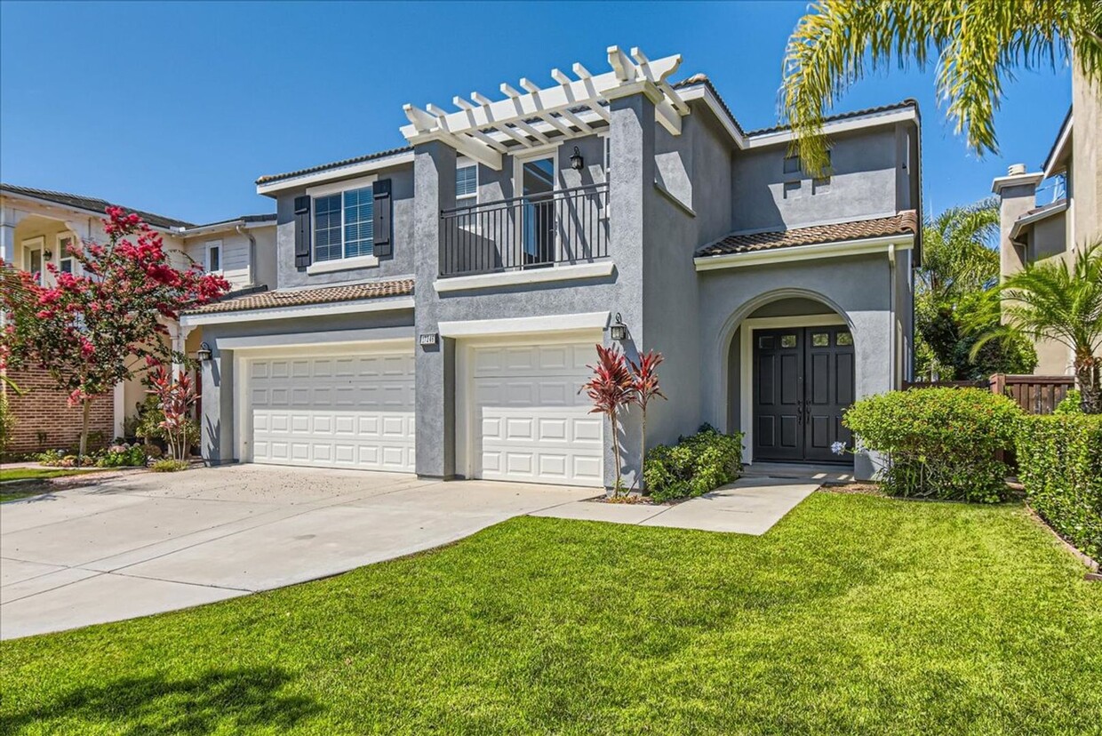 Primary Photo - Gorgeous 4 Bd/4.5 Ba + Loft Home in 4S Ran...