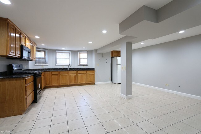 Building Photo - 817 S Laflin St