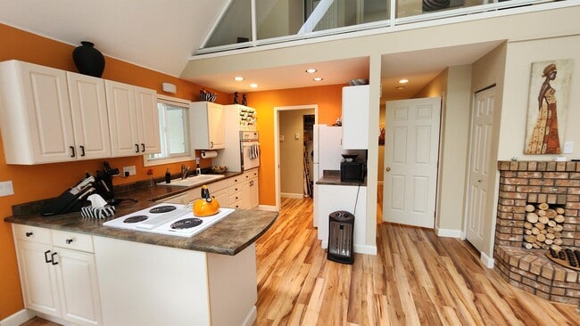 Building Photo - 7513 Rockwell Dr
