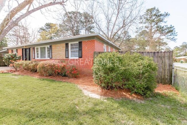 Building Photo - 3002 Grenada Dr