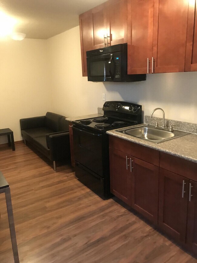 Foto del edificio - 200 N W Anderson St