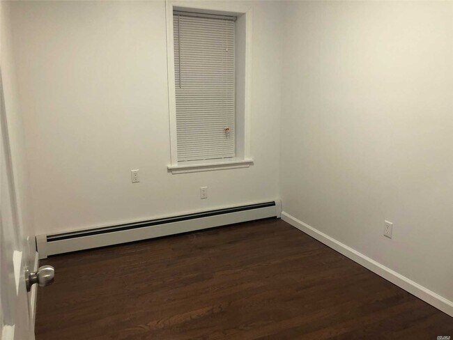 Foto del edificio - 88-10-88-62 62nd Dr