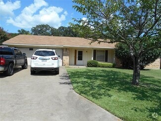 Building Photo - 107 Bluebonnet Trail