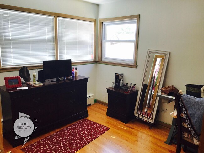 Foto del edificio - Jefferson Park / Norwood Park Area Apts!