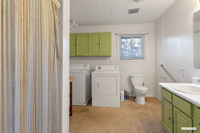 Foto del edificio - Spacious 4BR House in Knoxville