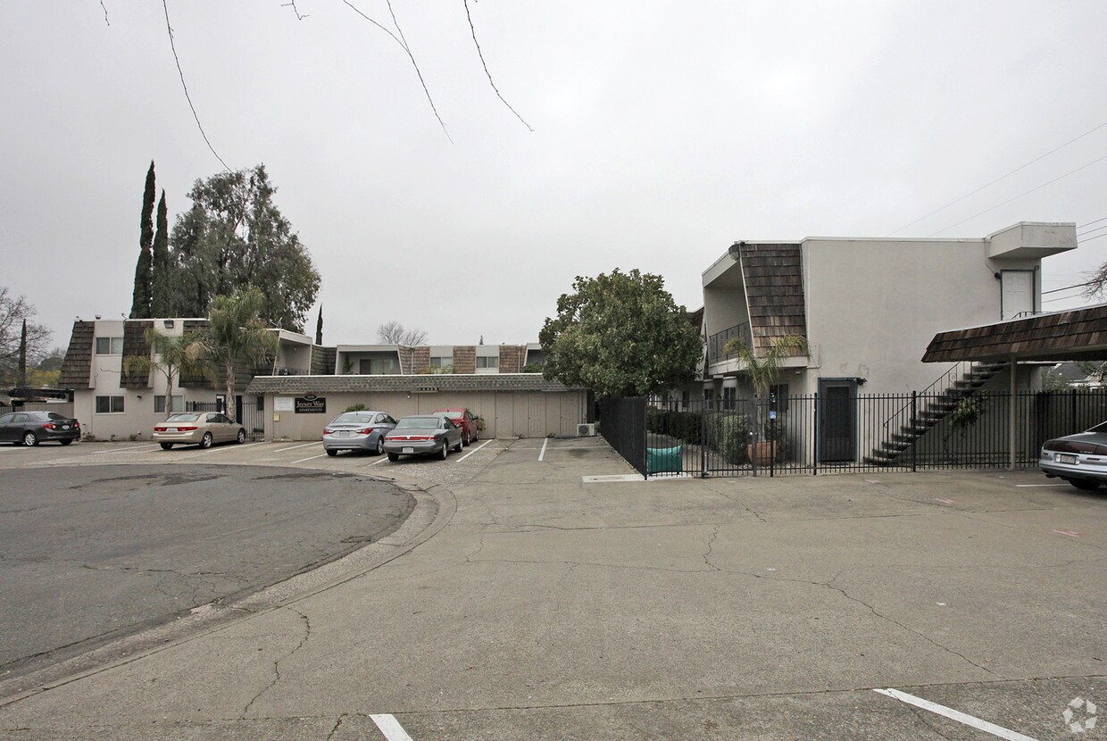 Building Photo - Jersey Way Apartments