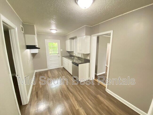 Building Photo - 1943 Falls Dr