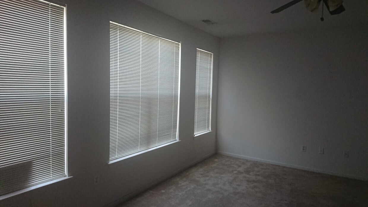 Main Living Area - 410 S Roessler St