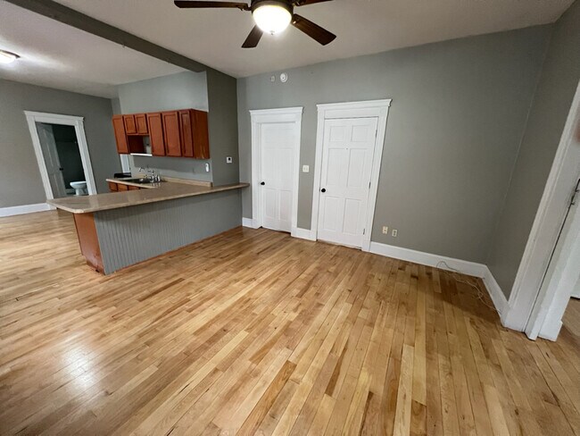 Foto del edificio - 317-319-319 E Garfield Ave