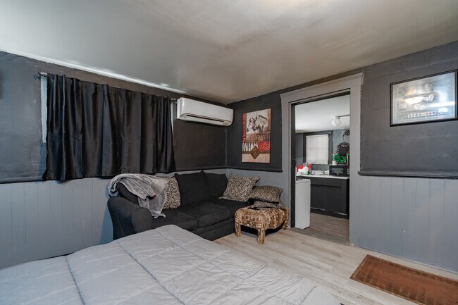 Foto del edificio - 837 E Burnett Ave