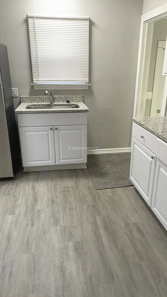 Foto del edificio - 5951 N 64th St