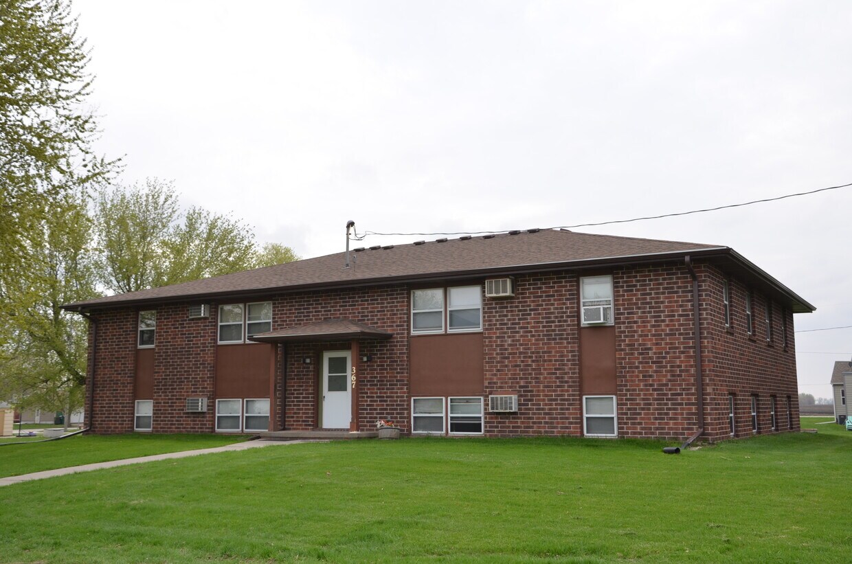 Frente - 367 NW Maple St