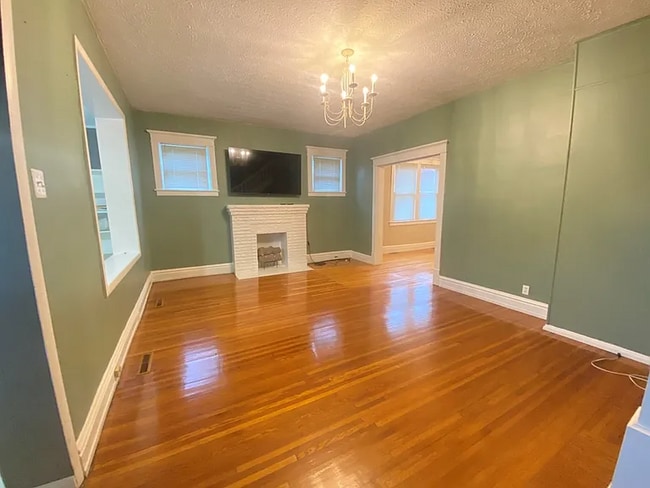 Building Photo - 42 W 6th Ave