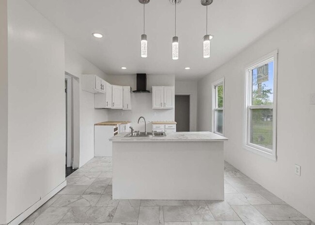 Building Photo - 3012 Lothrop