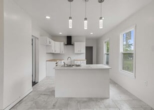 Building Photo - 3012 Lothrop