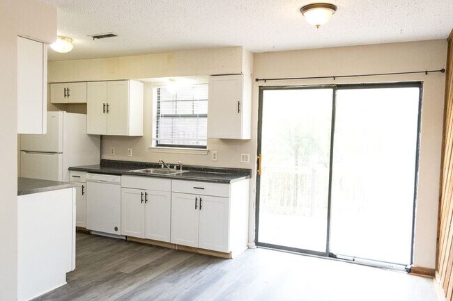 Foto del edificio - 22 S Germantown Rd