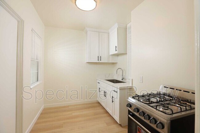 Building Photo - 14446 Dickens St
