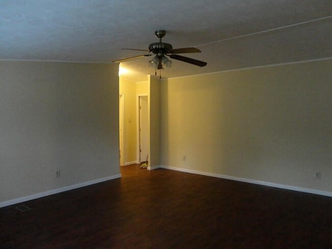 Building Photo - 16658 Meadowcroft St