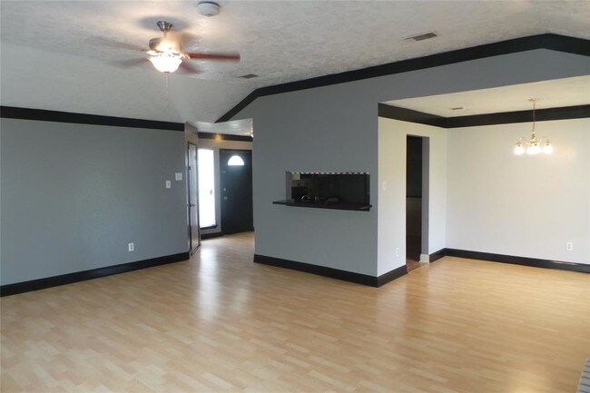 Building Photo - 2707 Grand Canyon Dr