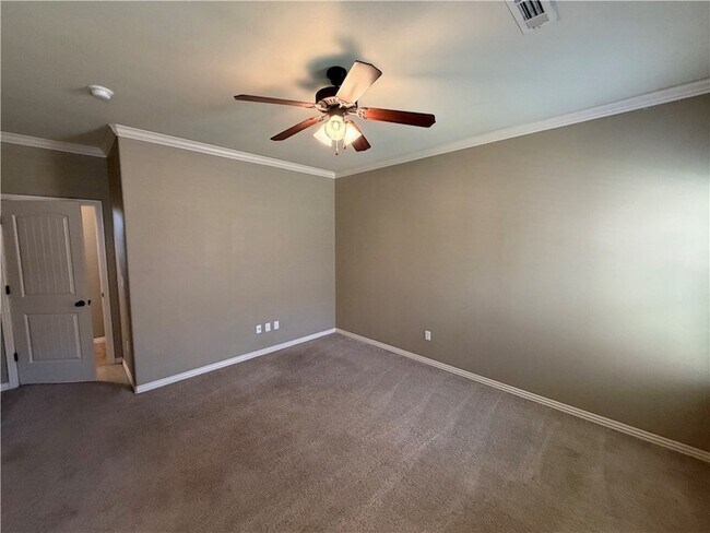 Building Photo - 537 N Keats Dr