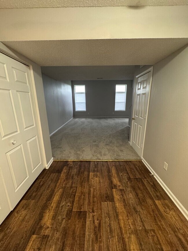 Foto del edificio - 644 Springtree Lane