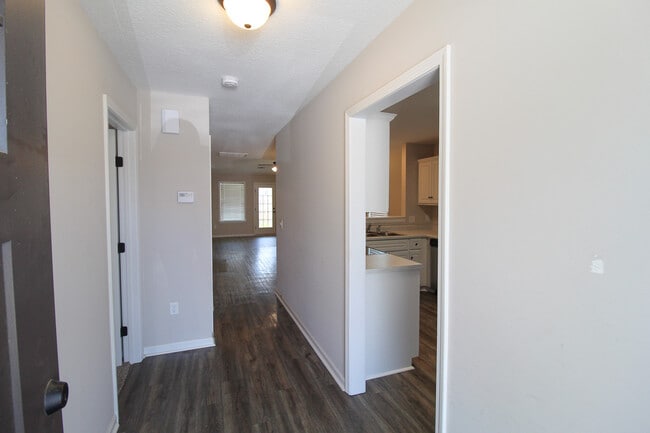 Building Photo - 419 Andover Dr