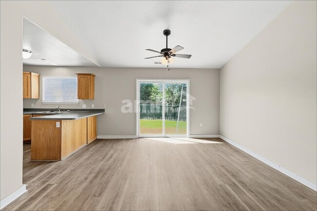 Building Photo - 829 E 725 N