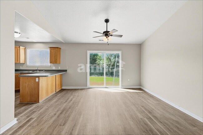 Foto del edificio - 829 E 725 N