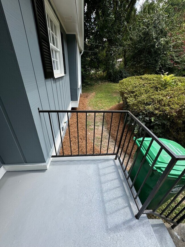 Building Photo - AMAZING 4br/3ba Stone Mountain NEW RENOVAT...