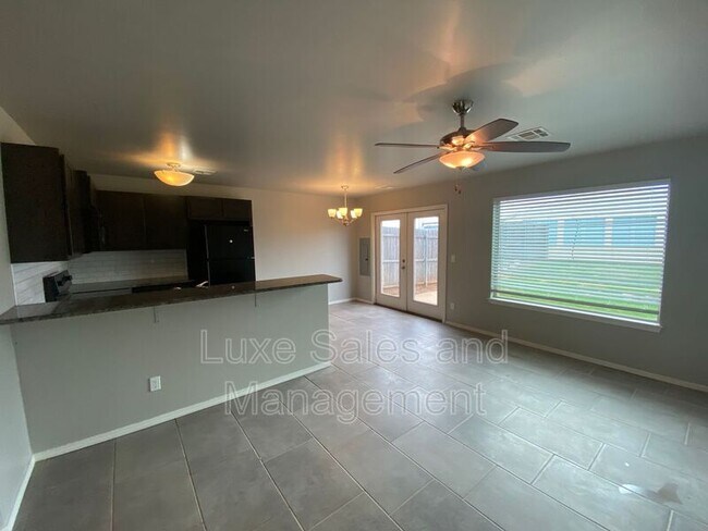 Foto del edificio - 6931 Mayberry Ln