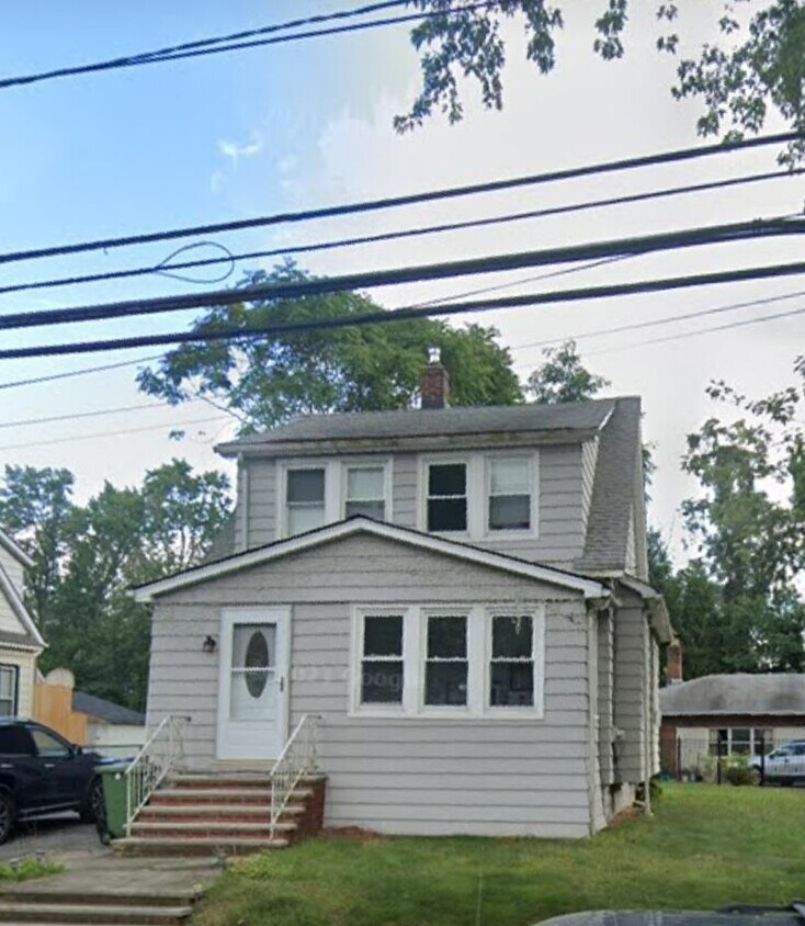 40 MacKay Ave, Paramus, NJ 07652 House Rental in Paramus, NJ