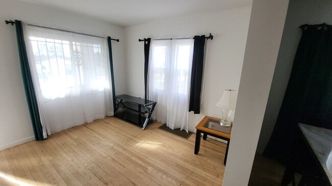 Building Photo - Move-In Ready 2BR/2BA with Garage – Great Location