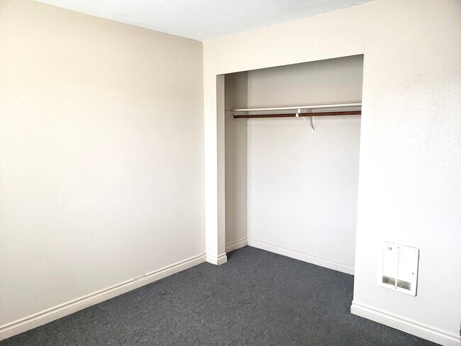 Bedroom - 7602 Grange St W