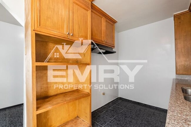 Building Photo - Upgraded 2 Bedroom 1 Bathroom for Rent Ferris Ave Los Angeles