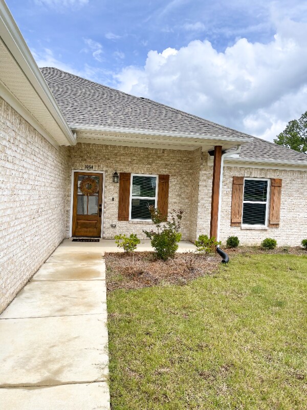 Building Photo - 1064 Briarwood Dr