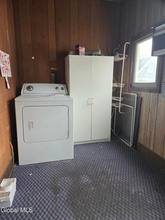 Foto del edificio - 48 Arnold Ave