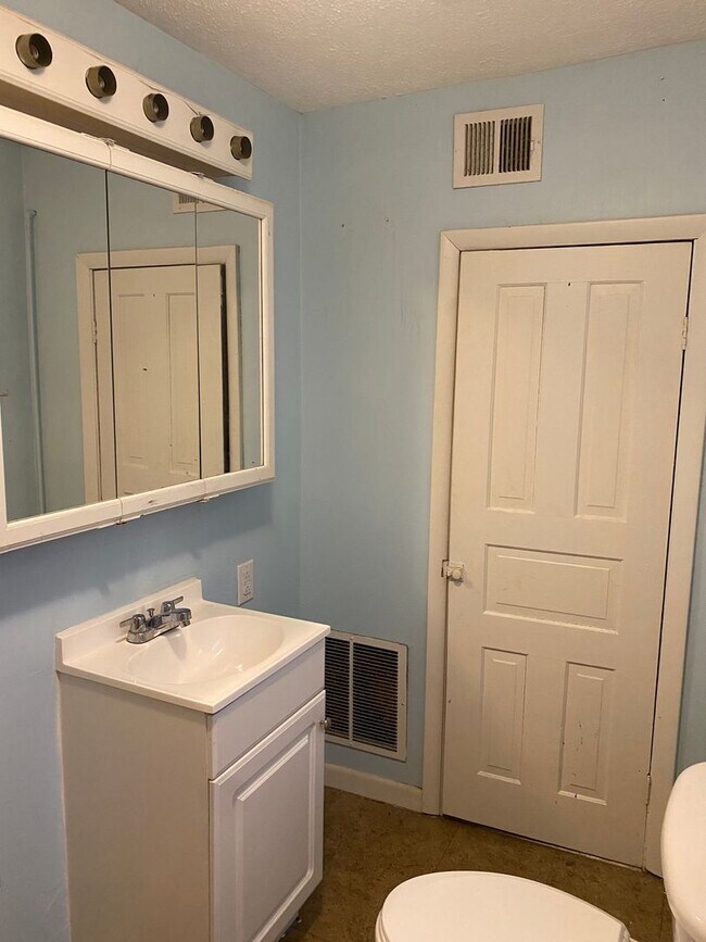 Foto del edificio - Downstairs Apartment