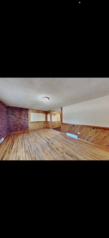 Foto del edificio - 8550 Circle Dr