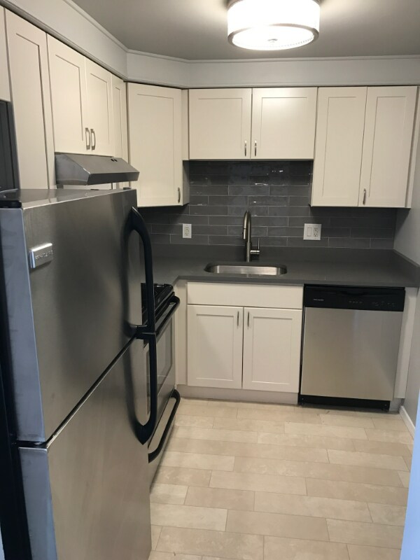 Primary Photo - 825 Oak St